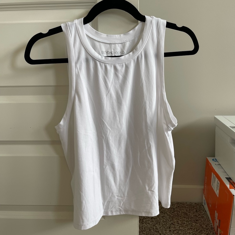 Beyond yoga white muscle tank, XS